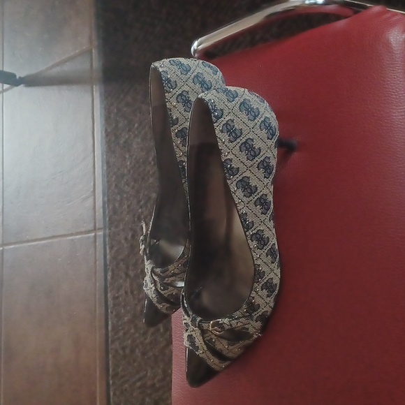 Navy Guess Heels - Picture 2 of 3